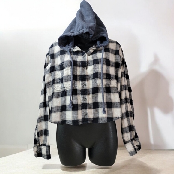 American Eagle women's flannel midrift hooded button-up shirt in size medium. - Picture 3 of 10